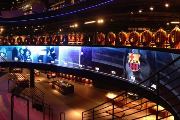 Conference Centre Curved engage with your audience and promote upcoming events2